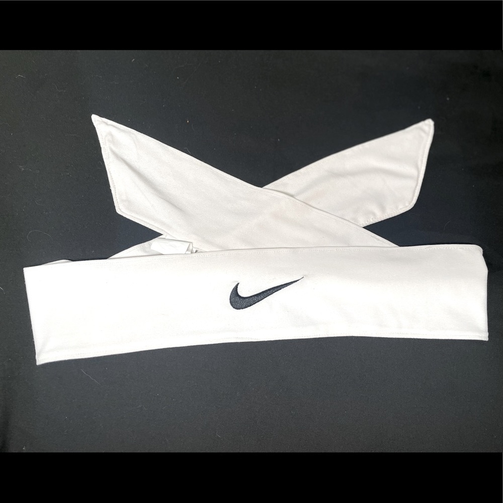 🦋White Nike dry fit head wrap!